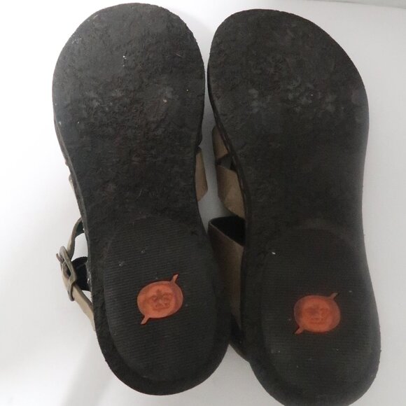 Born Women Taupe Leather Minimalist Flat  Sandals Sz 9 Fishermen Buckle shoes - Picture 6 of 14